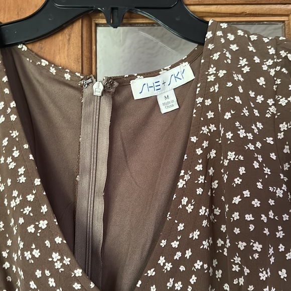 She and Sky v-neck dress - Picture 2 of 3